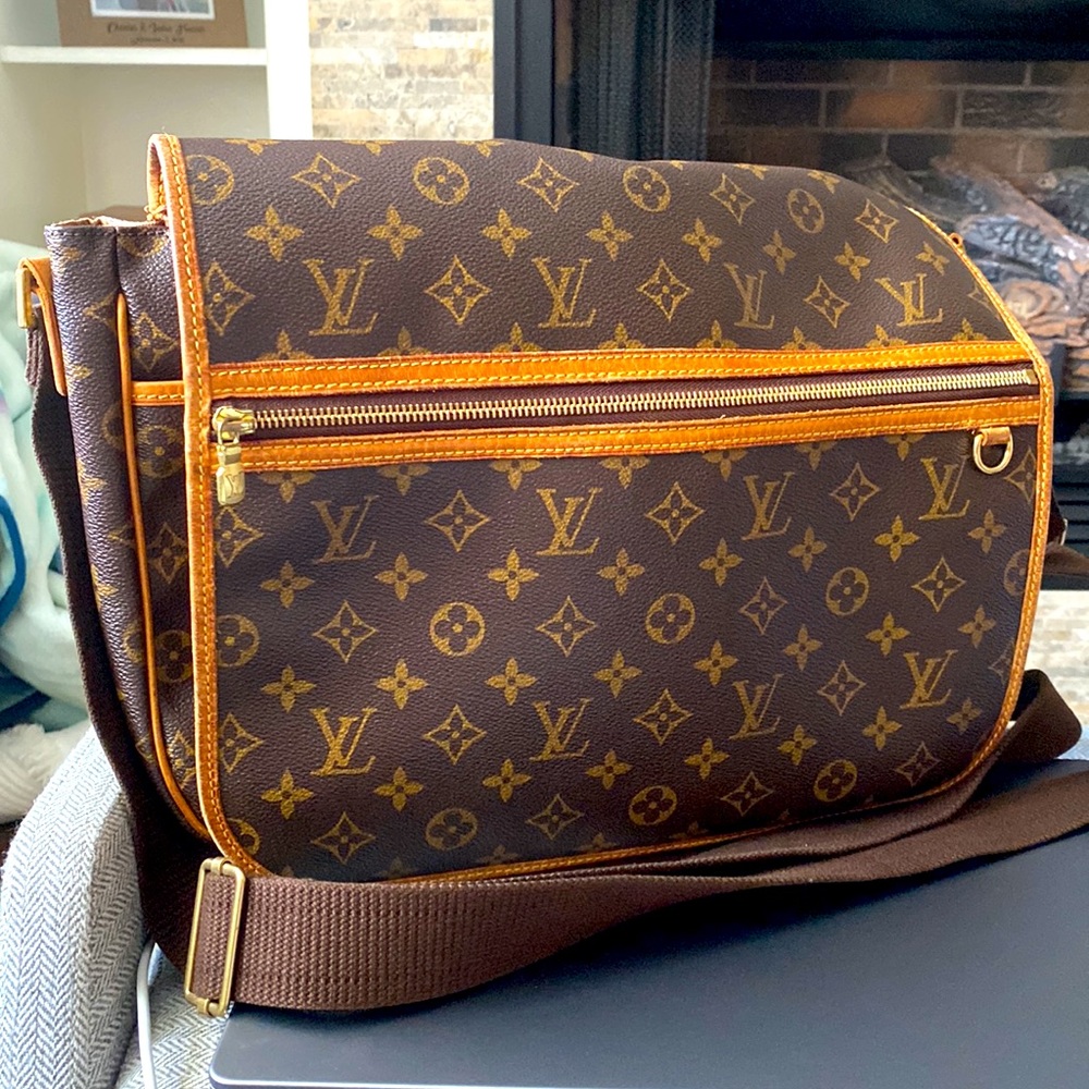 Authentic Louis Vuitton Crossbody Messenger Bosphore GM M40105